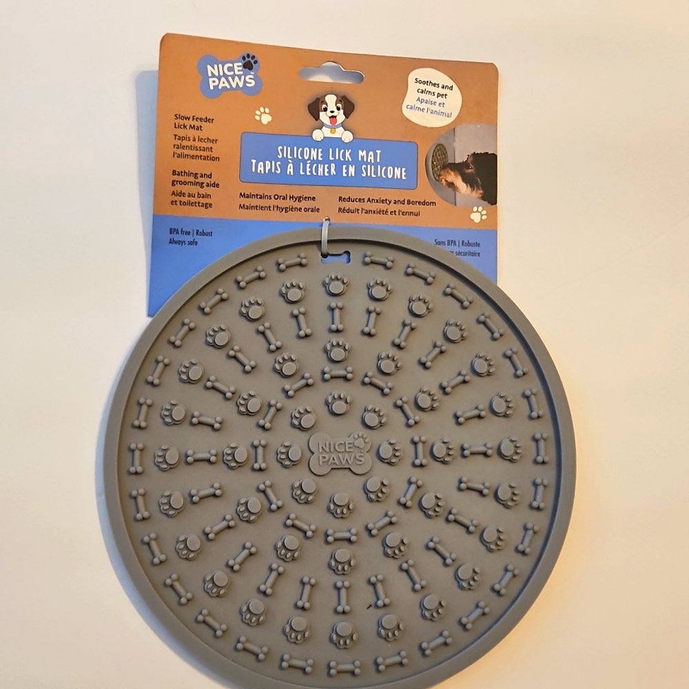 Nice Paws Lick Mat for Dogs & Cats Fun-Filled Distraction Pad Suction NEW
